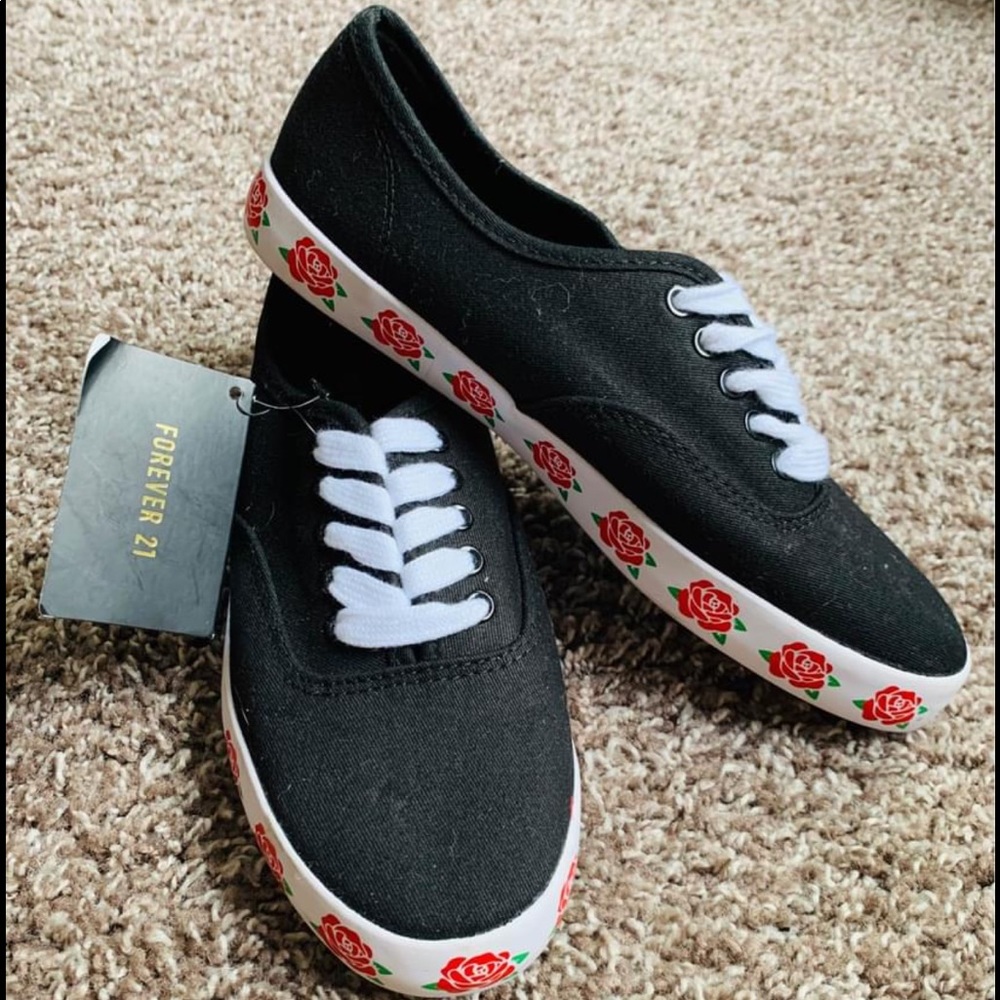 NWT Forever21 rose sole sneakers